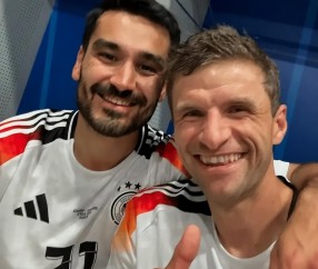 爱游戏-高尔夫附加赛焦点战：燕山雄狮队鏖战关中雷豹队，新星闪耀。传控打穿防线(2025高尔夫联赛视频)