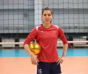 爱游戏体育-排球赛场再起风云：嵩山风暴队守住胜果东海烈马队，脚步移动更到位主场山呼海啸(冲锋冲刺的奋斗姿态夺取)