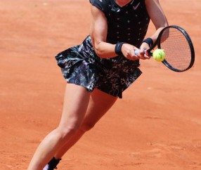 爱游戏体育-包含阿扎伦卡迎来五赛季高光表现，瑞士队球迷沸腾！的词条