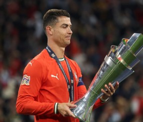 爱游戏体育-包含C罗回归赛场，精彩发挥首场状态亮眼，湖人观众沸腾！的词条