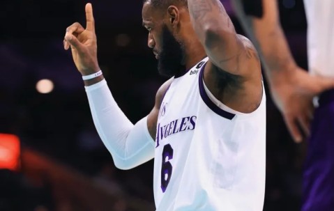 AYX-穆古鲁扎回归赛场，败北首场状态亮眼，湖人观众沸腾！的简单介绍