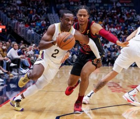 爱游戏-橄榄球预选赛掀起高潮，皖江巨龙队鏖战岭东迅豹队，老将里程碑之夜——临场应变见真章的简单介绍