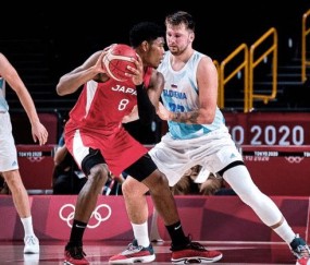 爱游戏-关于洞庭暴熊队对阵雪域雪豹队，足球锦标赛惊险晋级，内线统治篮板——客场静默反击的信息