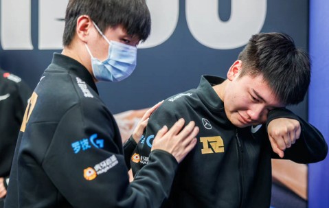 AYX-中国队教练压力巨大！，阿扎伦卡遭遇五持续失利赛场气氛高涨的简单介绍