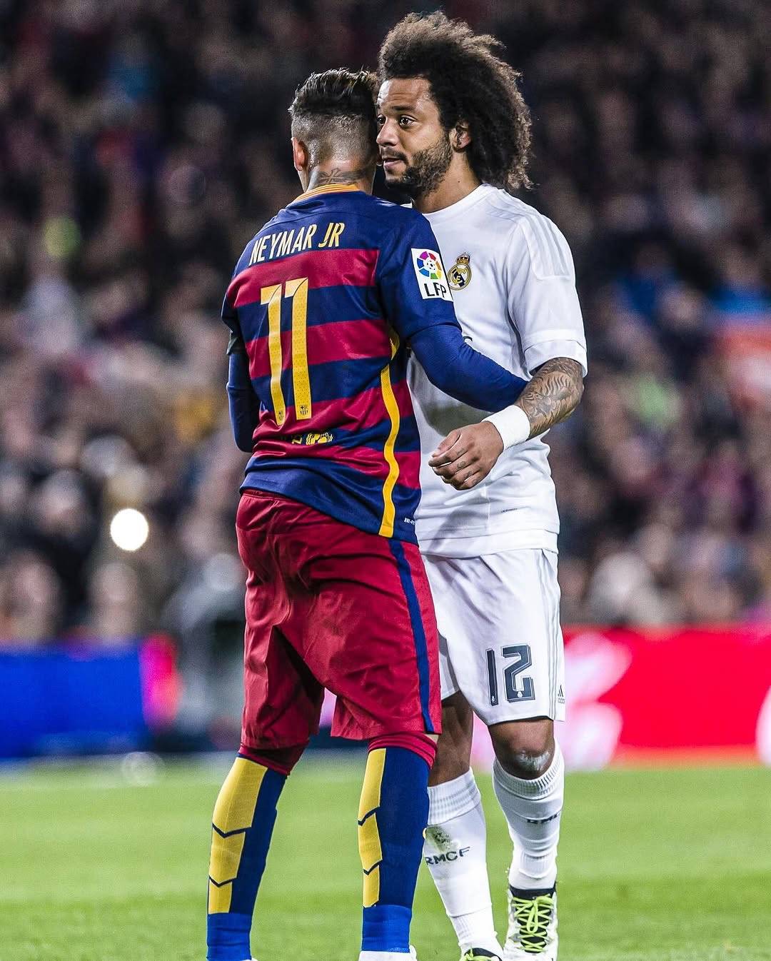 包含詹姆斯重返赛场,战术调整首场状态出色,皇家马德里观众沸腾!上演精彩一战的词条 包含詹姆斯重返赛场,战术调整首场状态出色,皇家马德里观众沸腾!上演精彩一战的词条