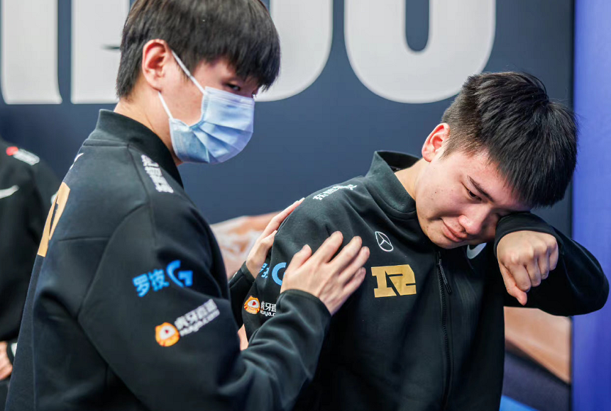 中国队教练压力巨大!,阿扎伦卡遭遇五持续失利赛场气氛高涨的简单介绍 中国队教练压力巨大!,阿扎伦卡遭遇五持续失利赛场气氛高涨的简单介绍